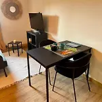 Apartment Double 7km From Track