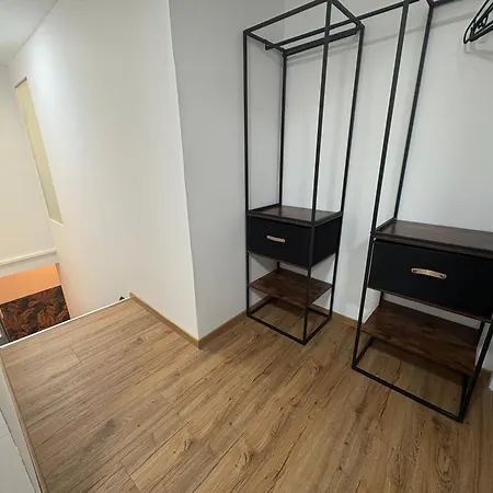 Double 7km From Track Apartament *