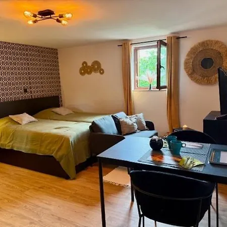 Double 7km From Track Apartament